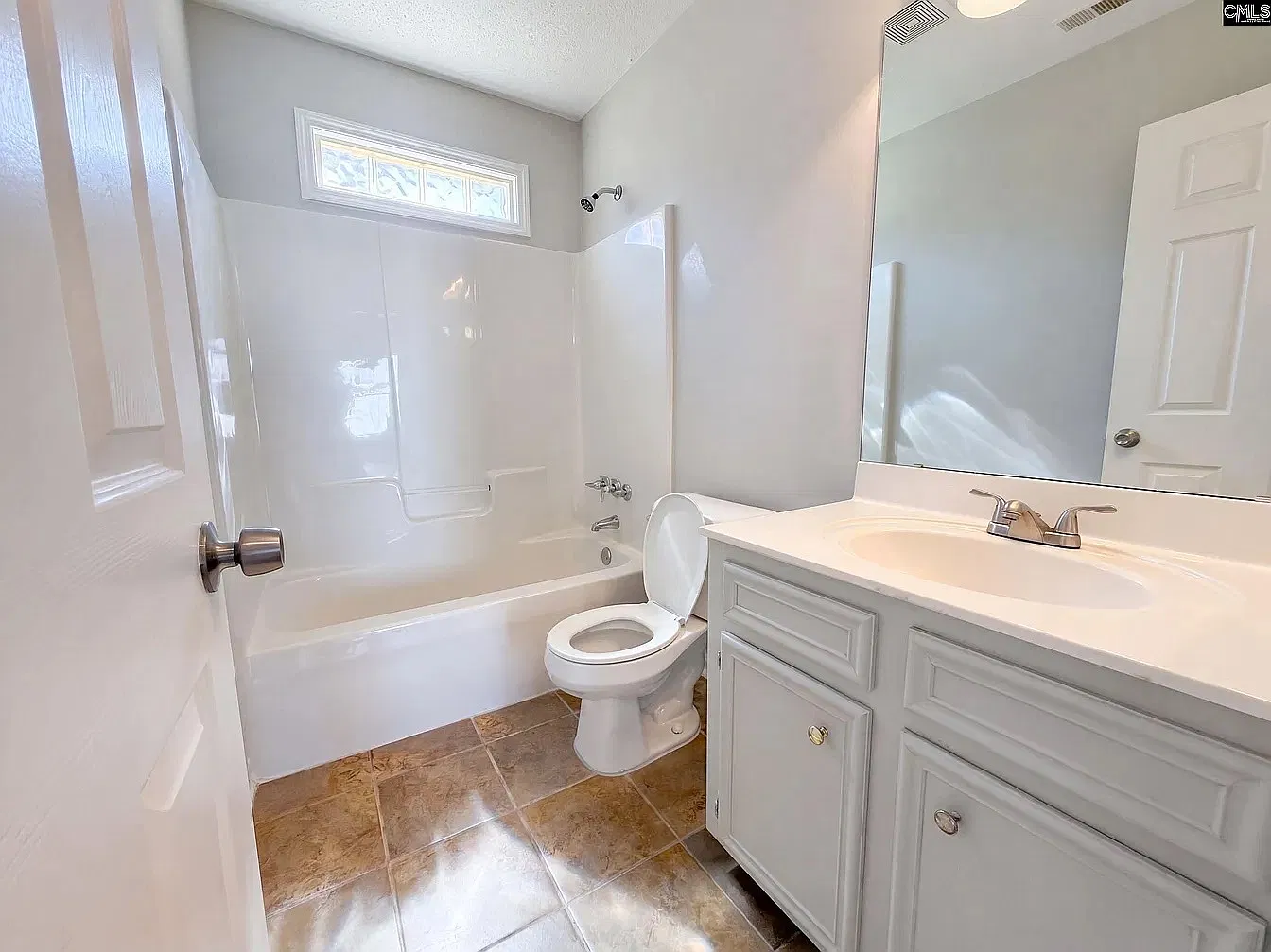3 bed, 1095 sqft, $1,700 — Photo 2