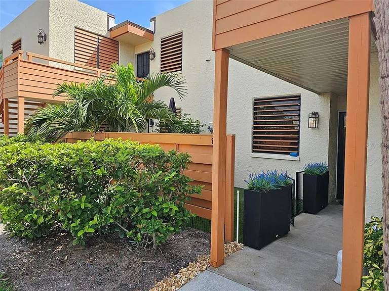 153 Wild Palm Dr #1610 — Photo 4