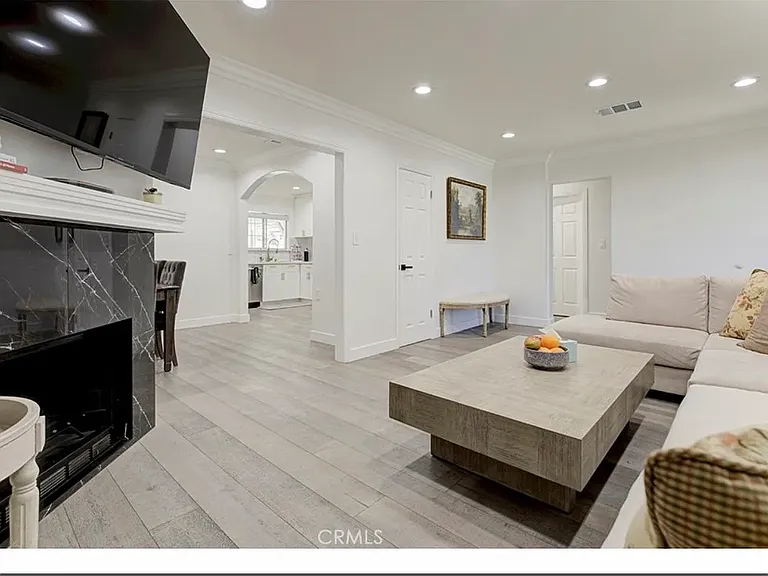 9261 Lev Ave — Photo 4