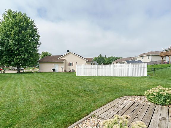 3rd image of 507 Manchester Cir