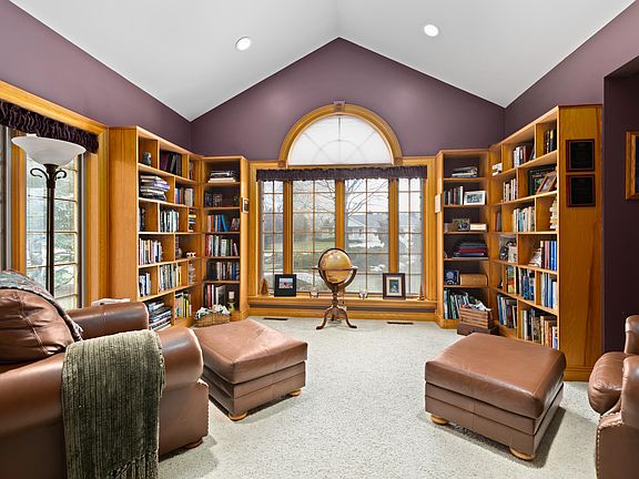 3rd image of 8420 Peninsula Dr E