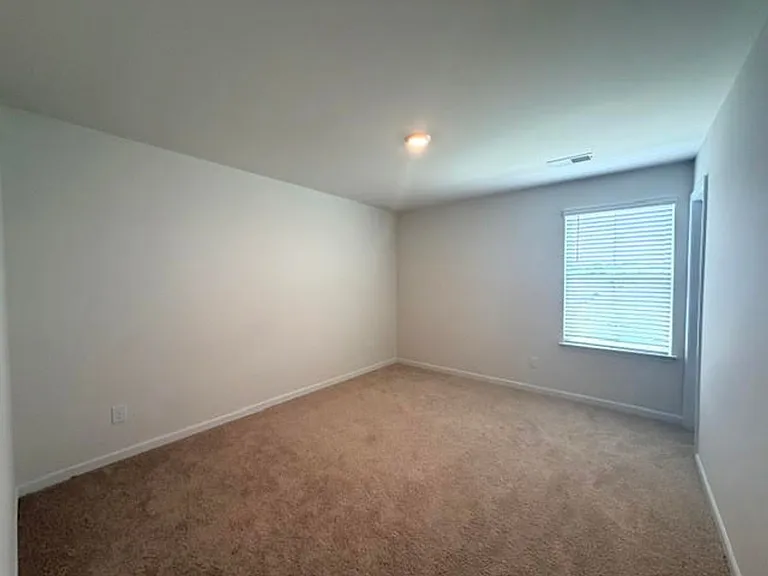 526 Leven Dr — Photo 12