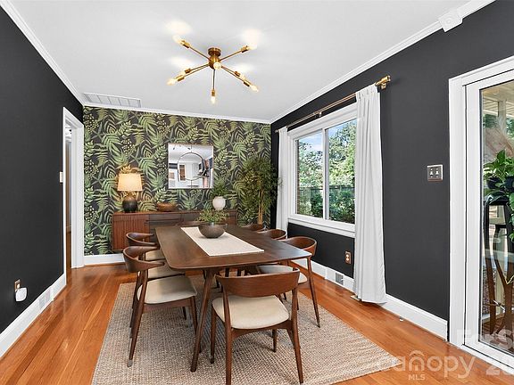 3rd image of 831 Faircrest Dr
