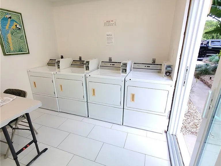 828 Victoria Dr #B14 — Photo 25