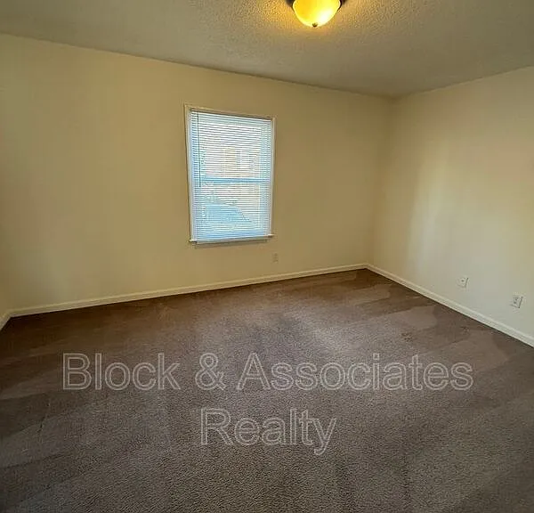 500 N Church St #13 — Photo 5