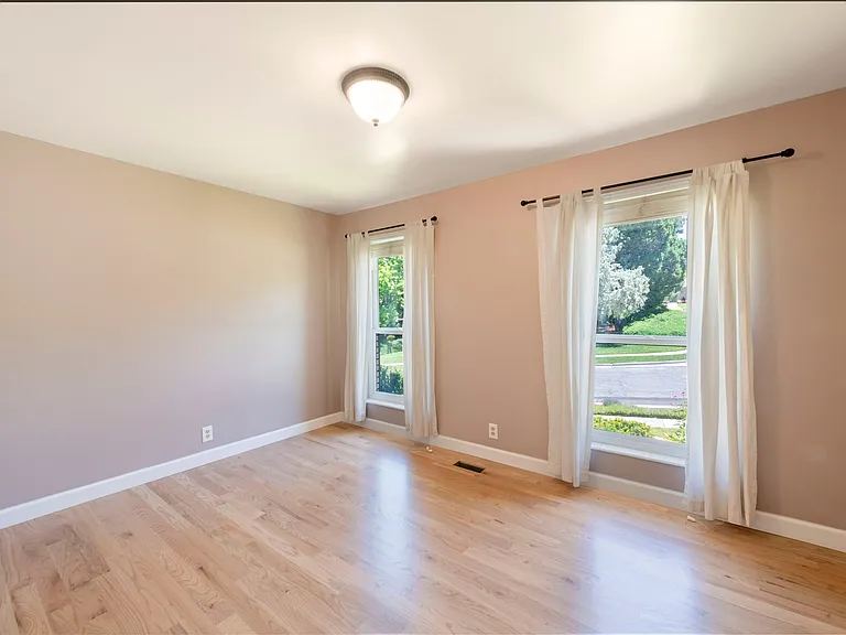 1362 S Embassy Way — Photo 15