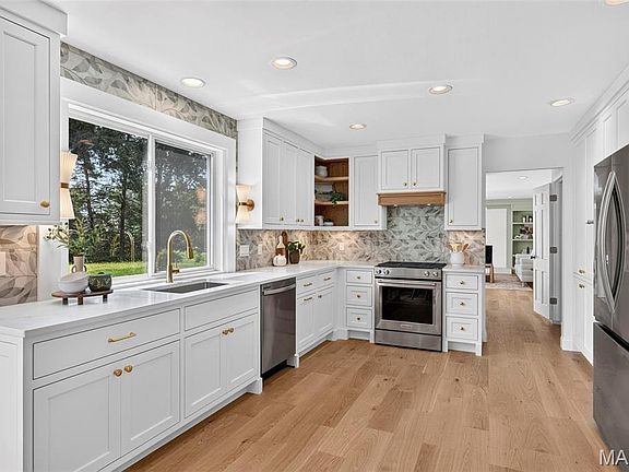 3rd image of 2251 Whitby Rd