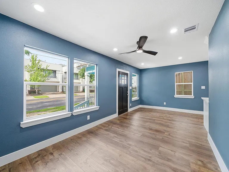1210 Crockett St #B — Photo 4