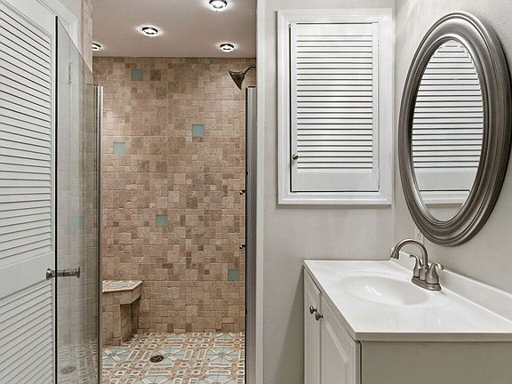 4th image of 700 Daniel Ellis Dr APT 8106