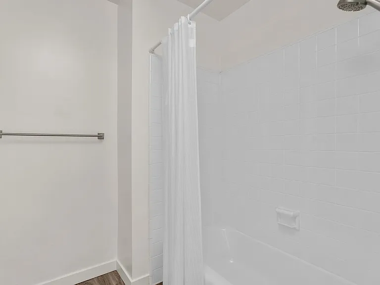 Encino Park West Apartments — Photo 18