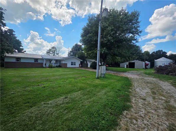 728 County Road 1675e, Sullivan, IL 61951