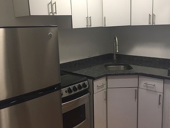 4th image of 166 E 82nd St #D4