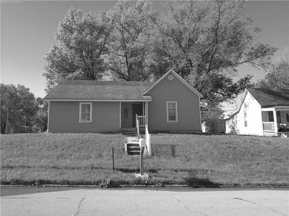701 W Peoria St, Paola, KS 66071