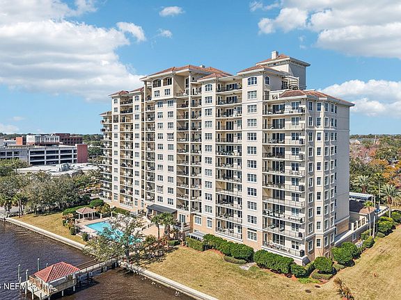 4th image of 2358 RIVERSIDE Avenue #405
