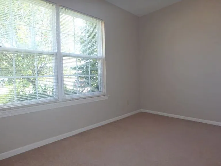 2303 Silver Leaf Ct — Photo 17