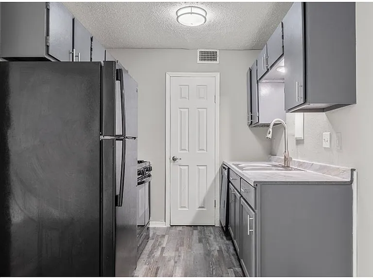 Willow Park Apartments — Photo 5