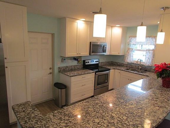 3rd image of 631 Michigan Dr S