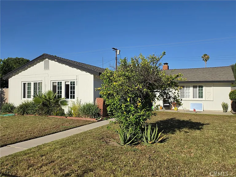 7422 Shoup Ave — Photo 3