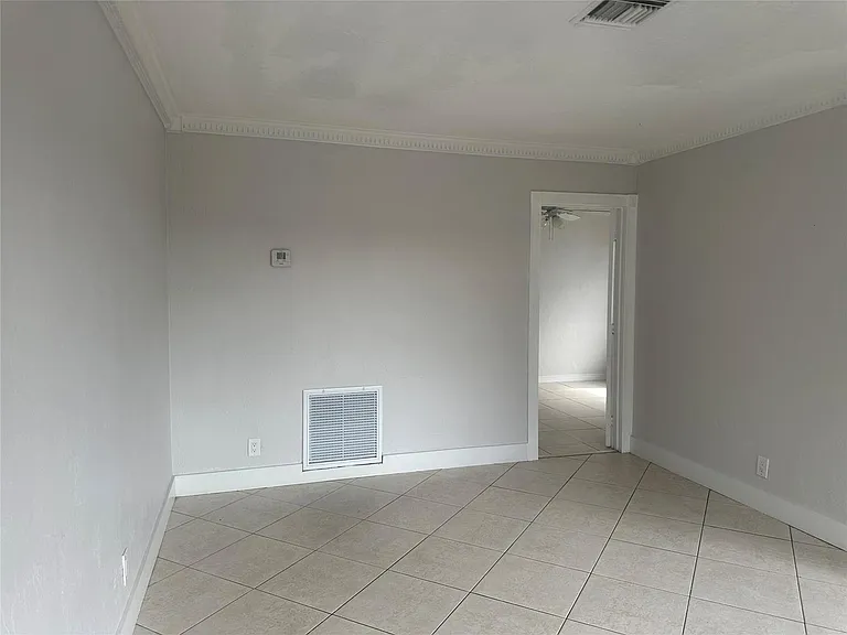 6109 SW 30th St #4 — Photo 5