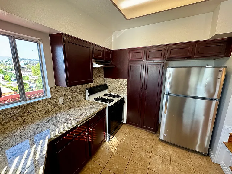 1523 E Windsor Rd #105B — Photo 9