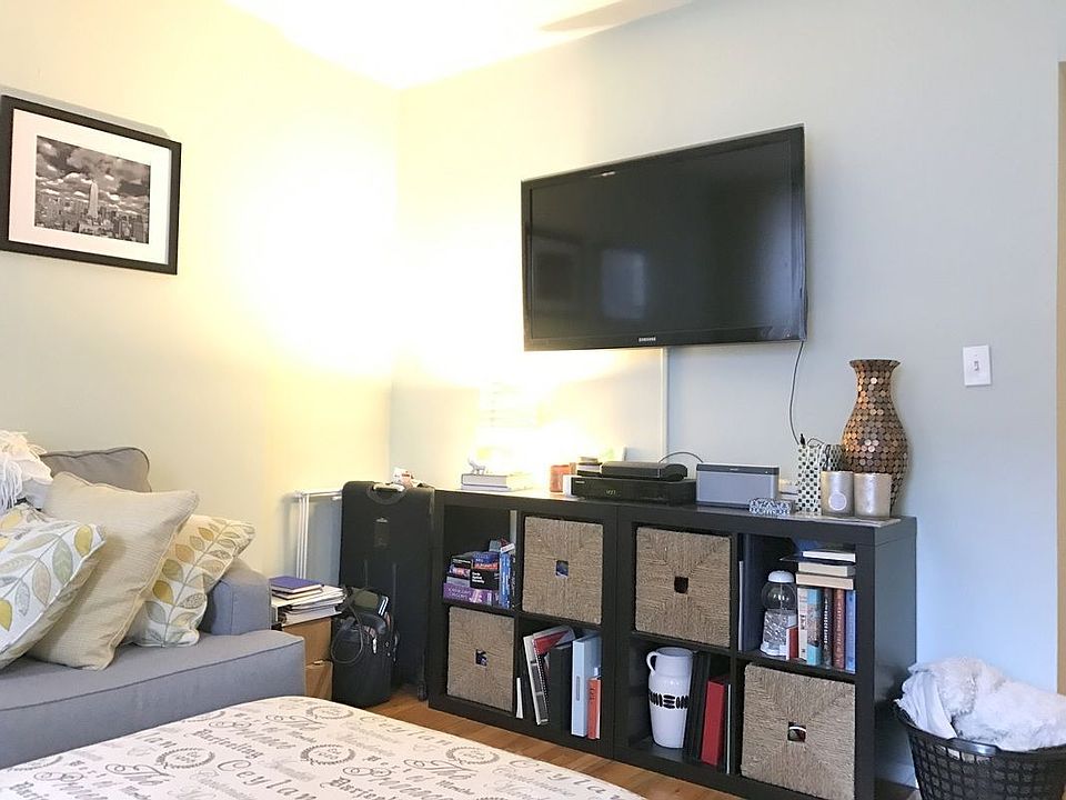 2nd image of 568 Amsterdam Ave APT 2S