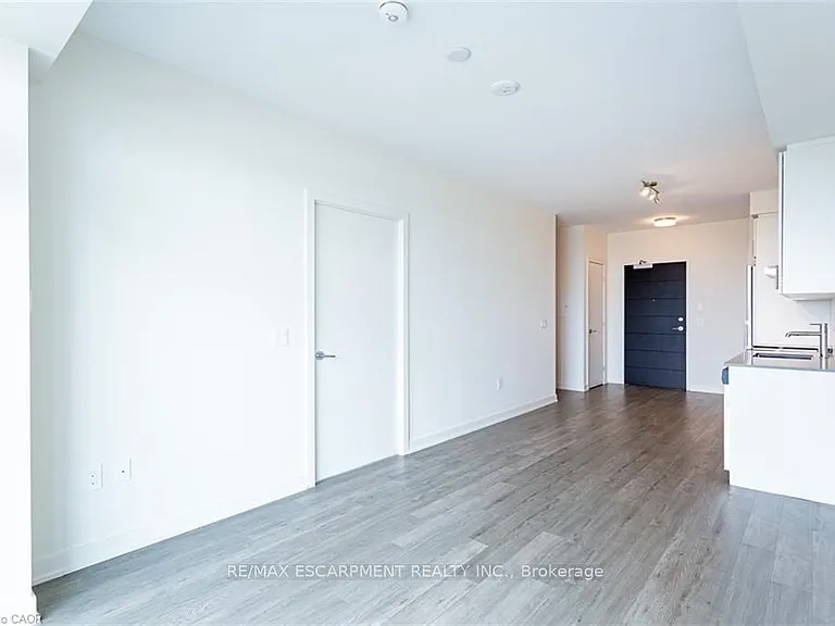 212 King William St E #1019 — Photo 17
