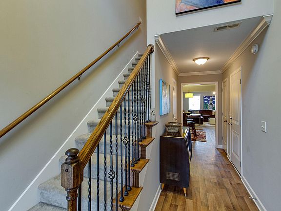 3rd image of 4219 Aurora Cir