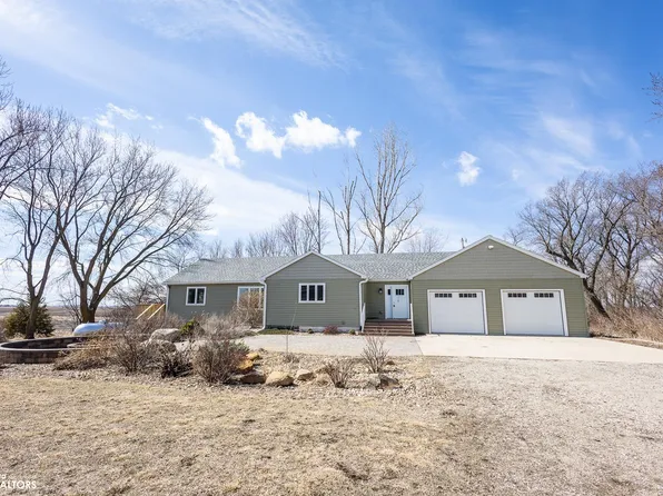 21595 Cardinal Ave, Clear Lake, IA 50428