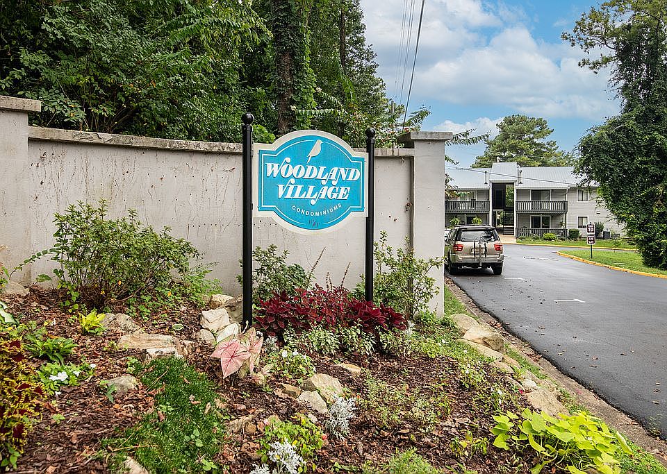 Woodland Village  condominiu