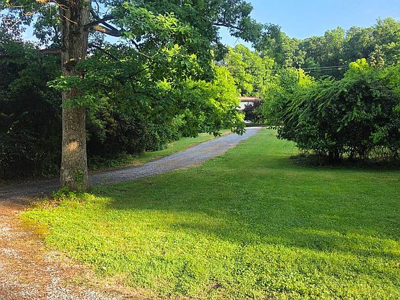 2nd image of 993 Mount Wilson Rd