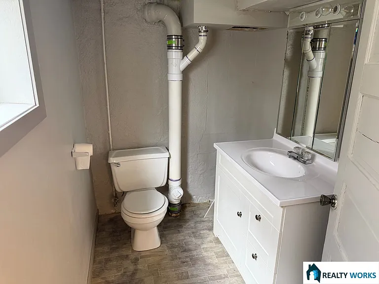 1018 Charleston St — Photo 11