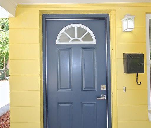 4th image of 1631 E Amelia St Unit 1631