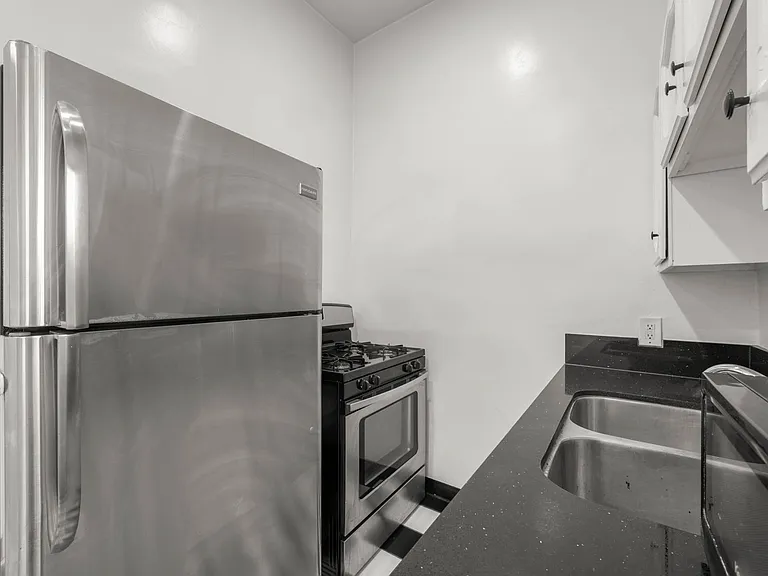 226 S Fuller Ave — Photo 8