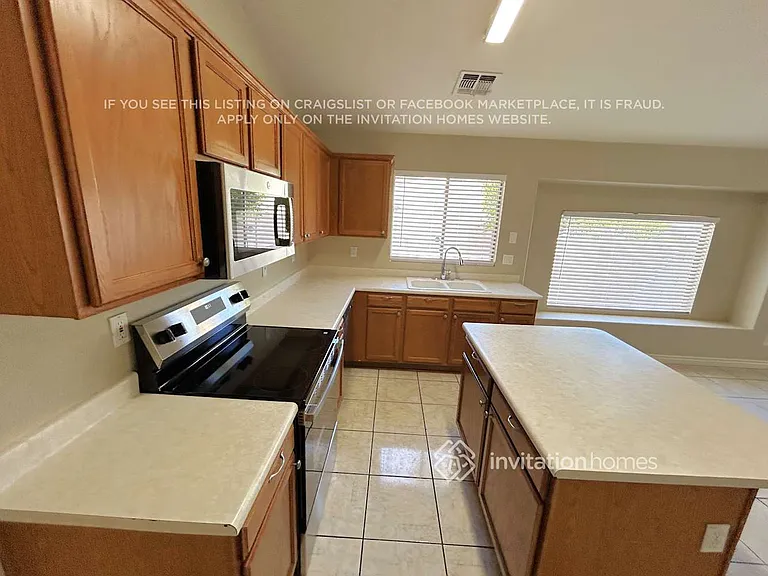 1530 W Saint Anne Ave — Photo 7