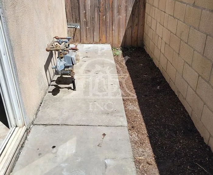2704 N Humbert Ave — Photo 11