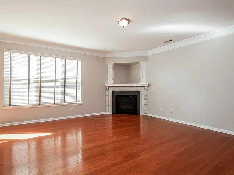 7913 Bushy Creek Dr — Photo 4