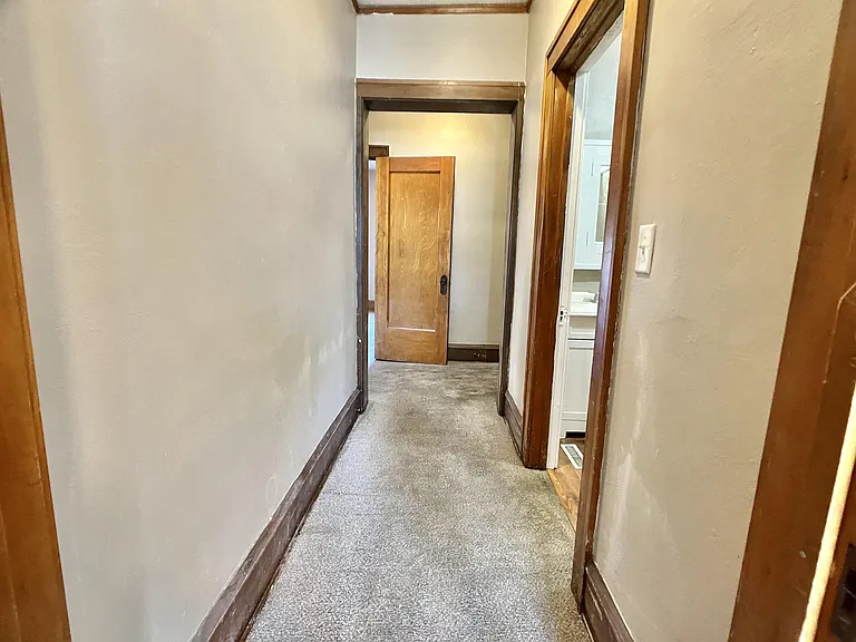 319 E Washington St — Photo 14