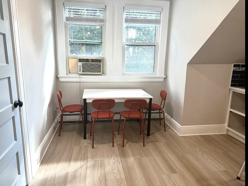 106 Parkview Ave #2