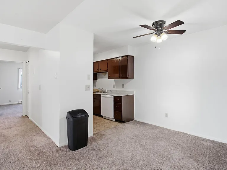 825 South Grand Avenue — Photo 7