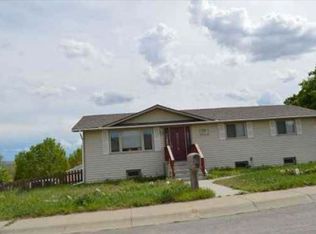 822 E Kendrick St, Rawlins, WY 82301