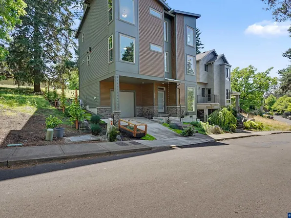 3971 Village Center Dr SE, Salem, OR 97302