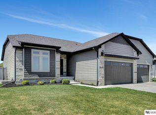 1305 N 102nd St, Lincoln, NE 68527