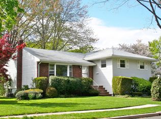 19 Delford Ave, Oradell, NJ 07649