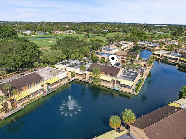 15518 Braemar Ct, Miami Lakes, FL