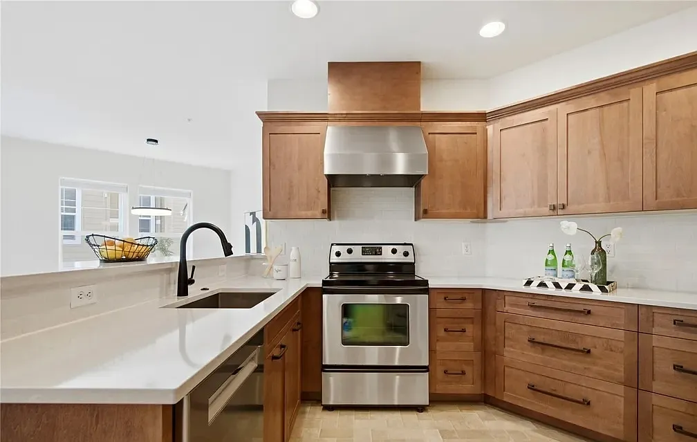 22669 NE Alder Crest Dr — Photo 3
