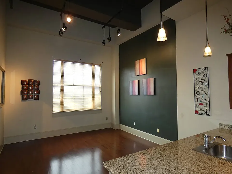 1201 Canal St #569