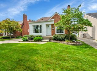 20920 Kenmore Ave, Harper Woods, MI 48225