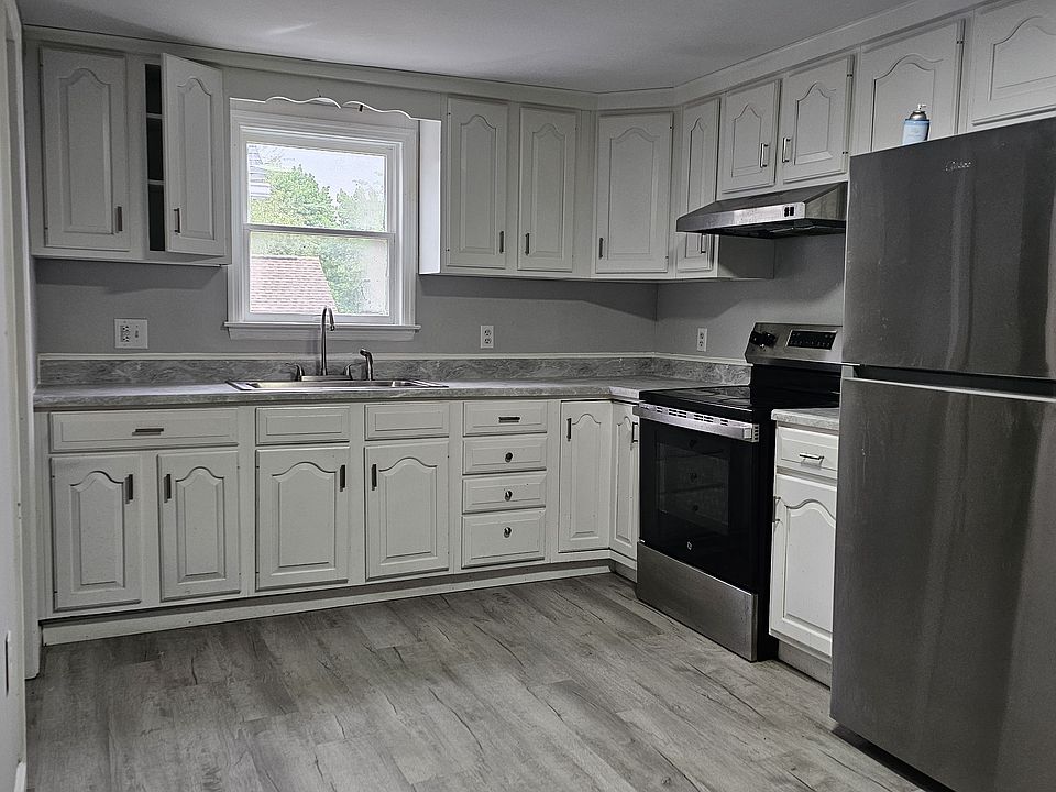 1st image of 128-130 Henderson St #1