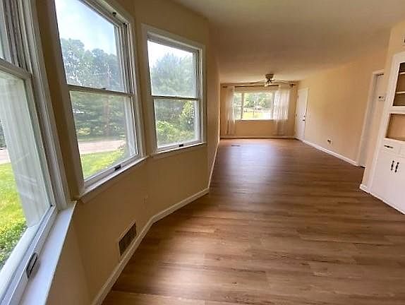 3rd image of 28 Hillwood Dr Floor 1