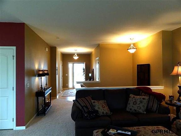 4th image of 20835 Charles St